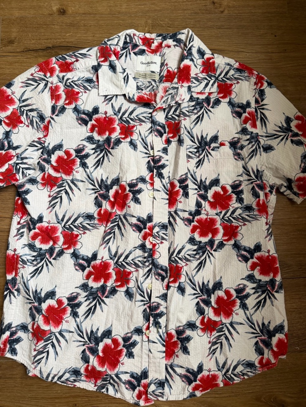 Goodfellow & Co White Button-Up Shirt with Red Blue Floral tropical  Print